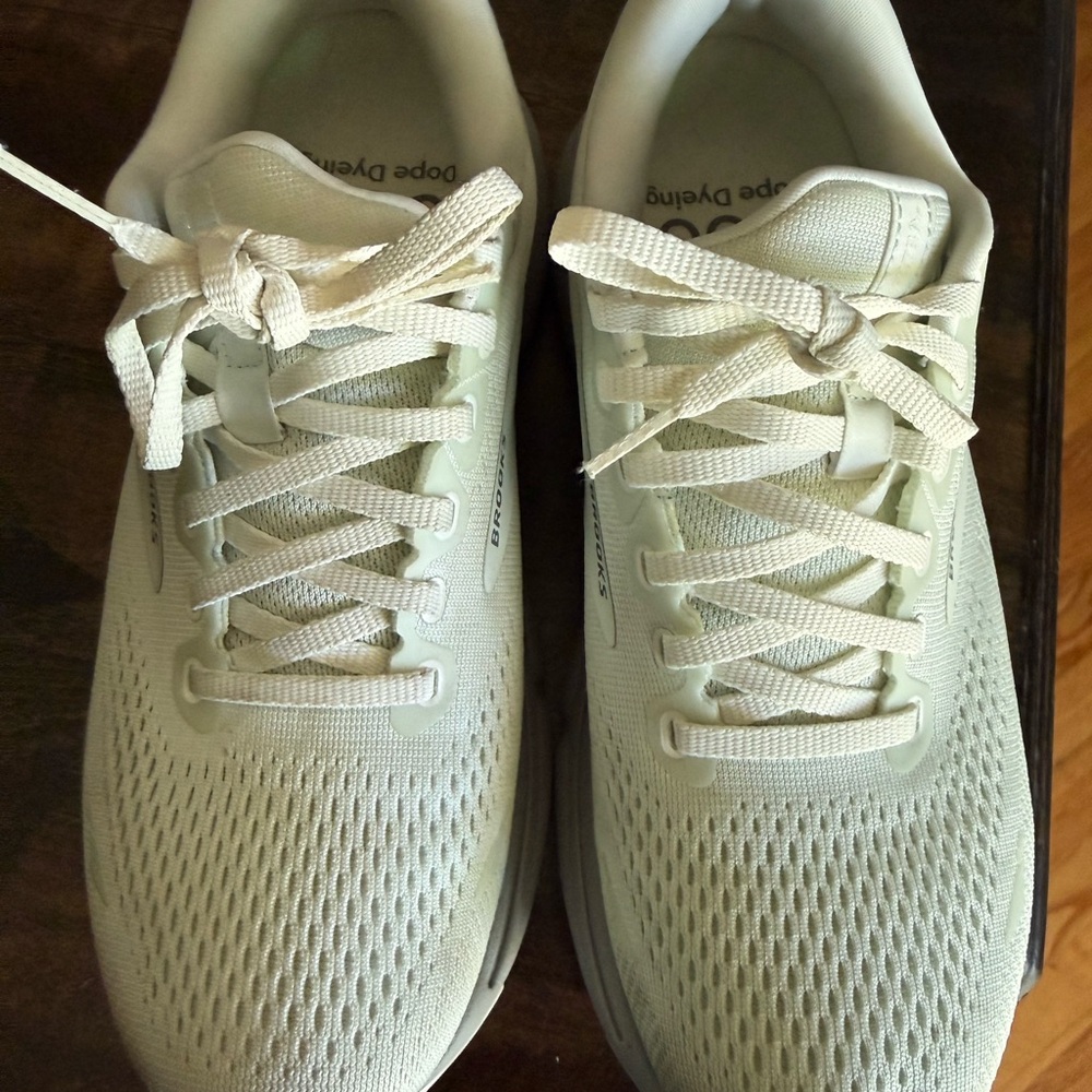 Brooks Ghost Mint Green shoes - Picture 2 of 9